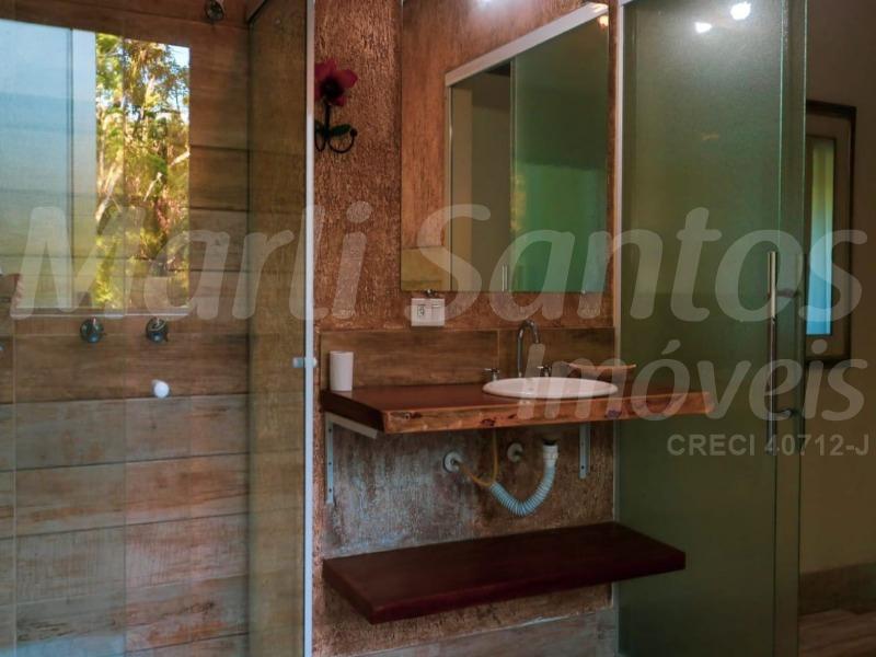 Casa nova em terreno amplo em ilhabela à venda, agende sua visita!