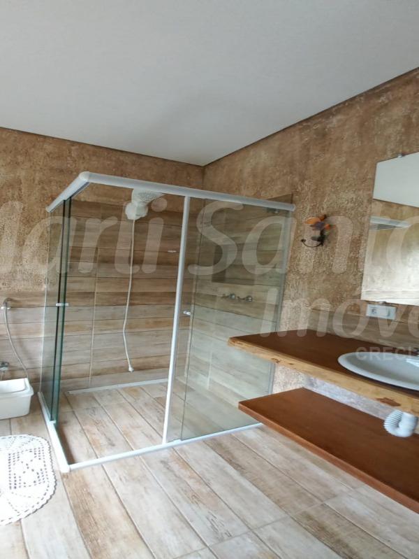 Casa nova em terreno amplo em ilhabela à venda, agende sua visita!