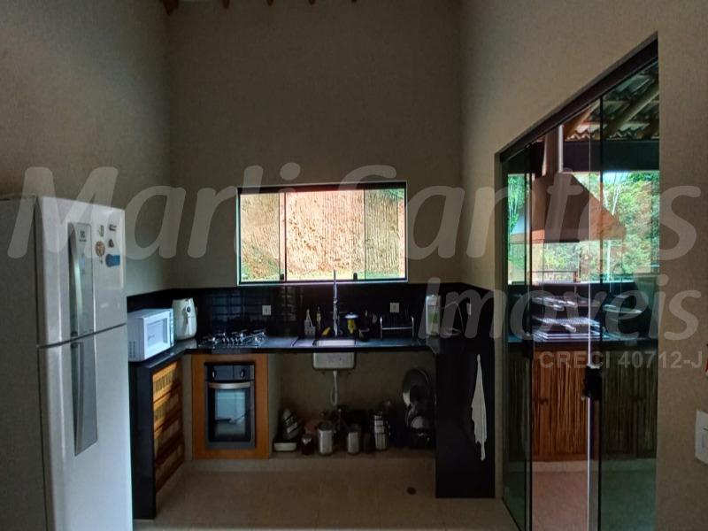 Casa nova em terreno amplo em ilhabela à venda, agende sua visita!