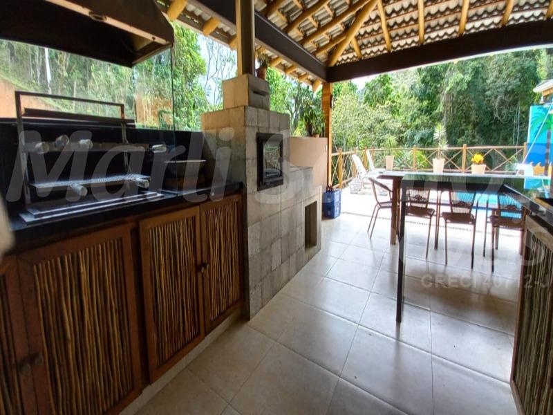 Casa nova em terreno amplo em ilhabela à venda, agende sua visita!