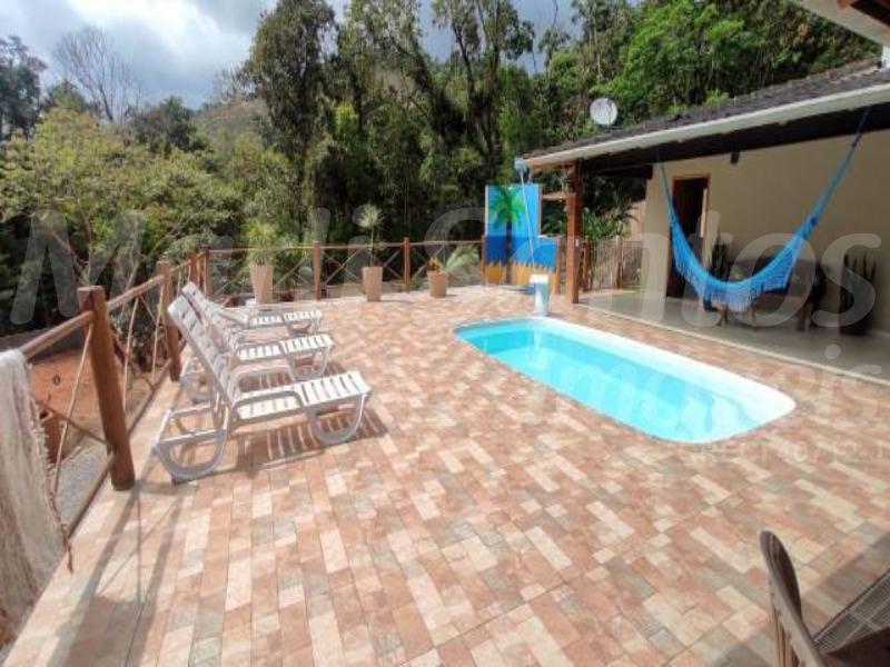 Casa nova em terreno amplo em ilhabela à venda, agende sua visita!