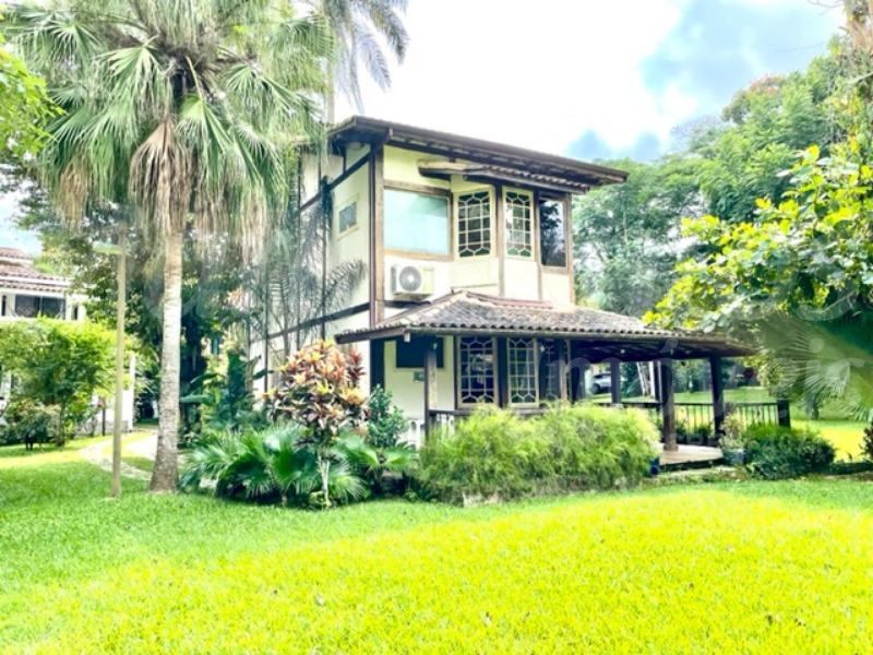 CASA CHARMOSA EM ÓTIMO CONDOMÍNIO PRÓXIMO AO CENTRO EM ILHABELA-SP.