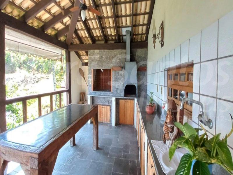 Casa à venda com escritura definitiva com opção de financiam