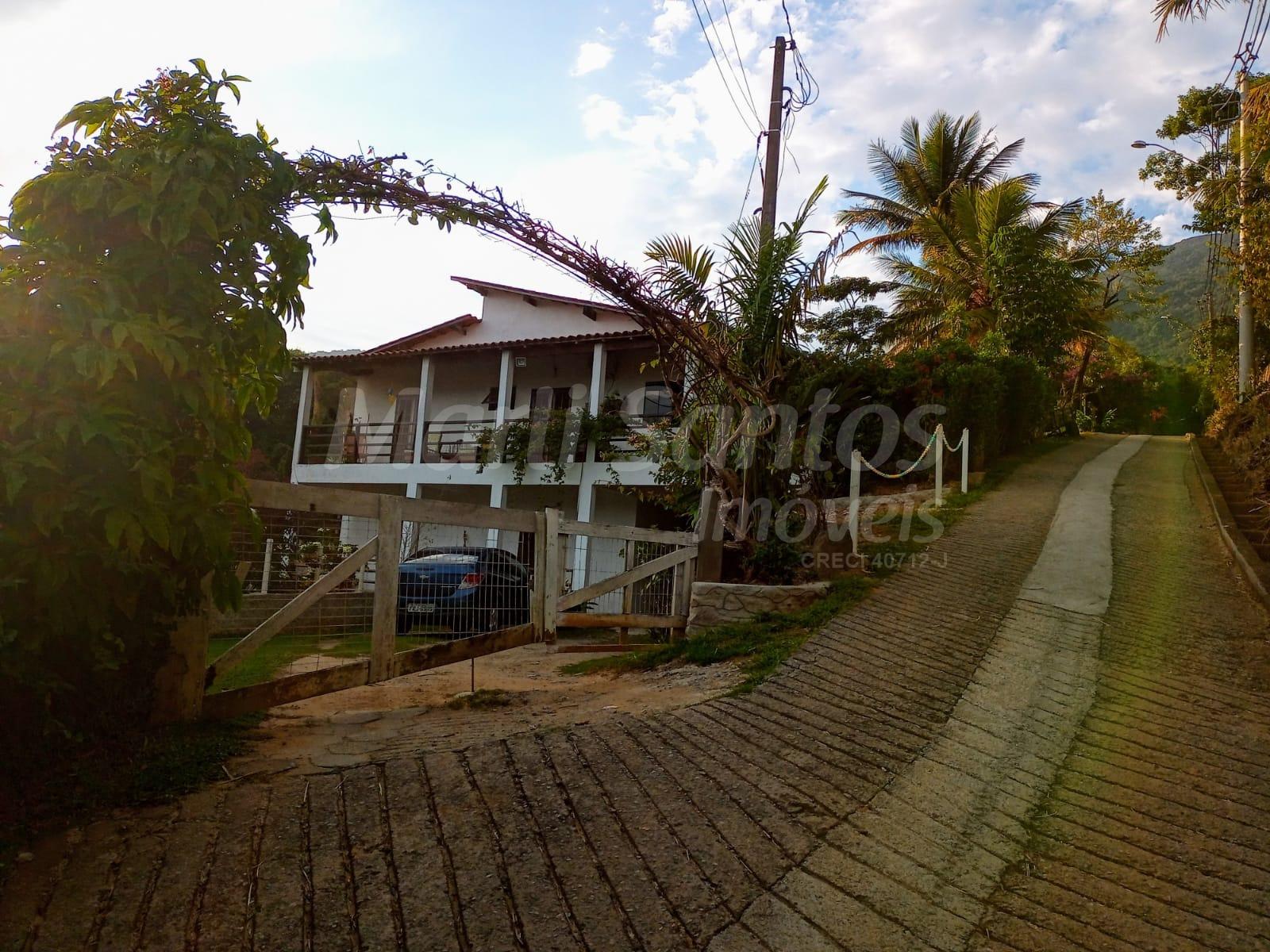 Imóvel amplo, apenas 270 metros da praia do veloso em ilhabe