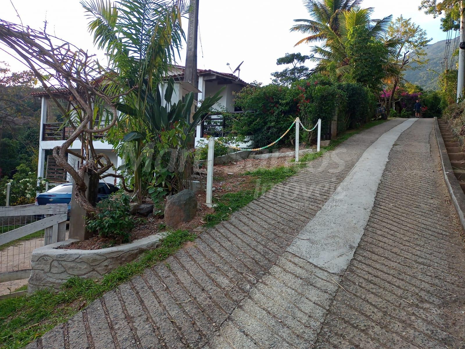 Imóvel amplo, apenas 270 metros da praia do veloso em ilhabe