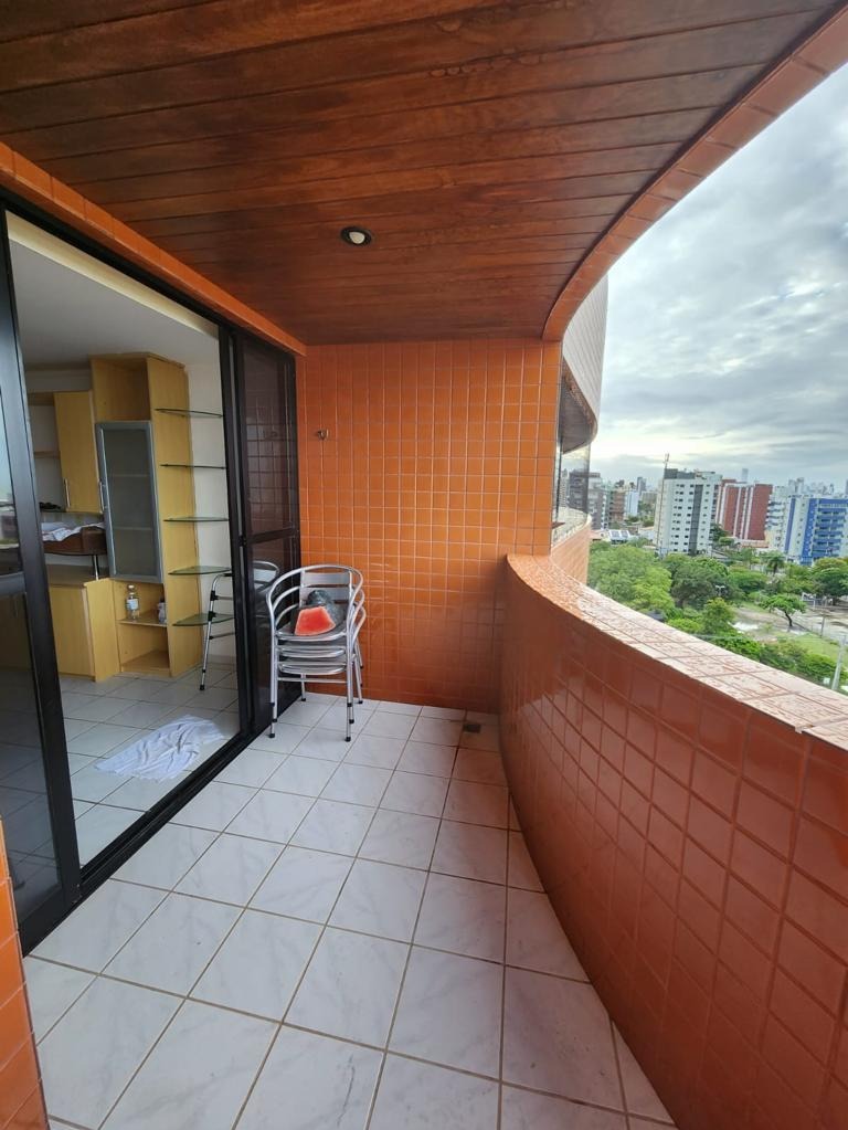 Excelente Apartamento de 03 quartos, sendo 01 suíte, 02 vagas de garagem, pertinho do Mar
