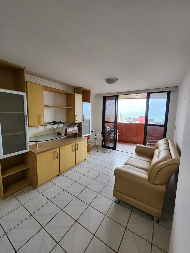 Excelente Apartamento de 03 quartos, sendo 01 suíte, 02 vagas de garagem, pertinho do Mar
