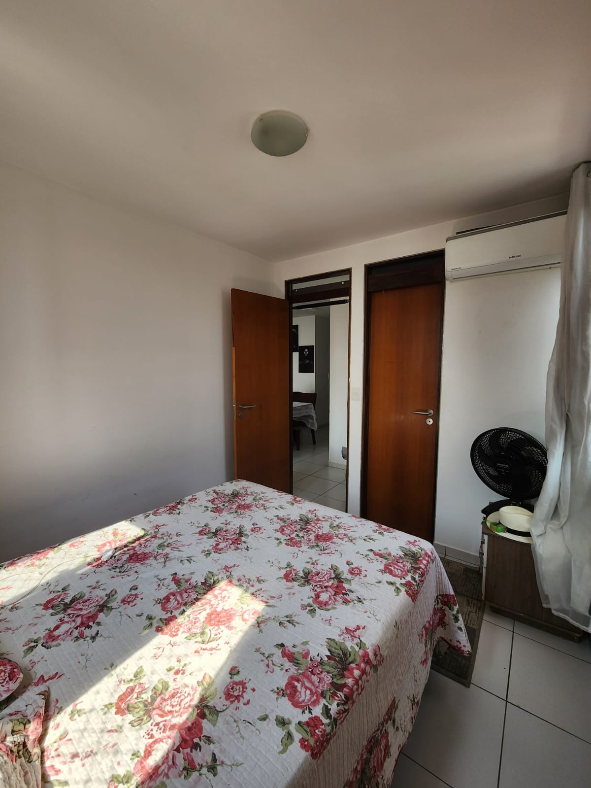 Excelente Apartamento de 03 quartos, sendo 01 suíte, 02 vagas de garagem, próximo do mar