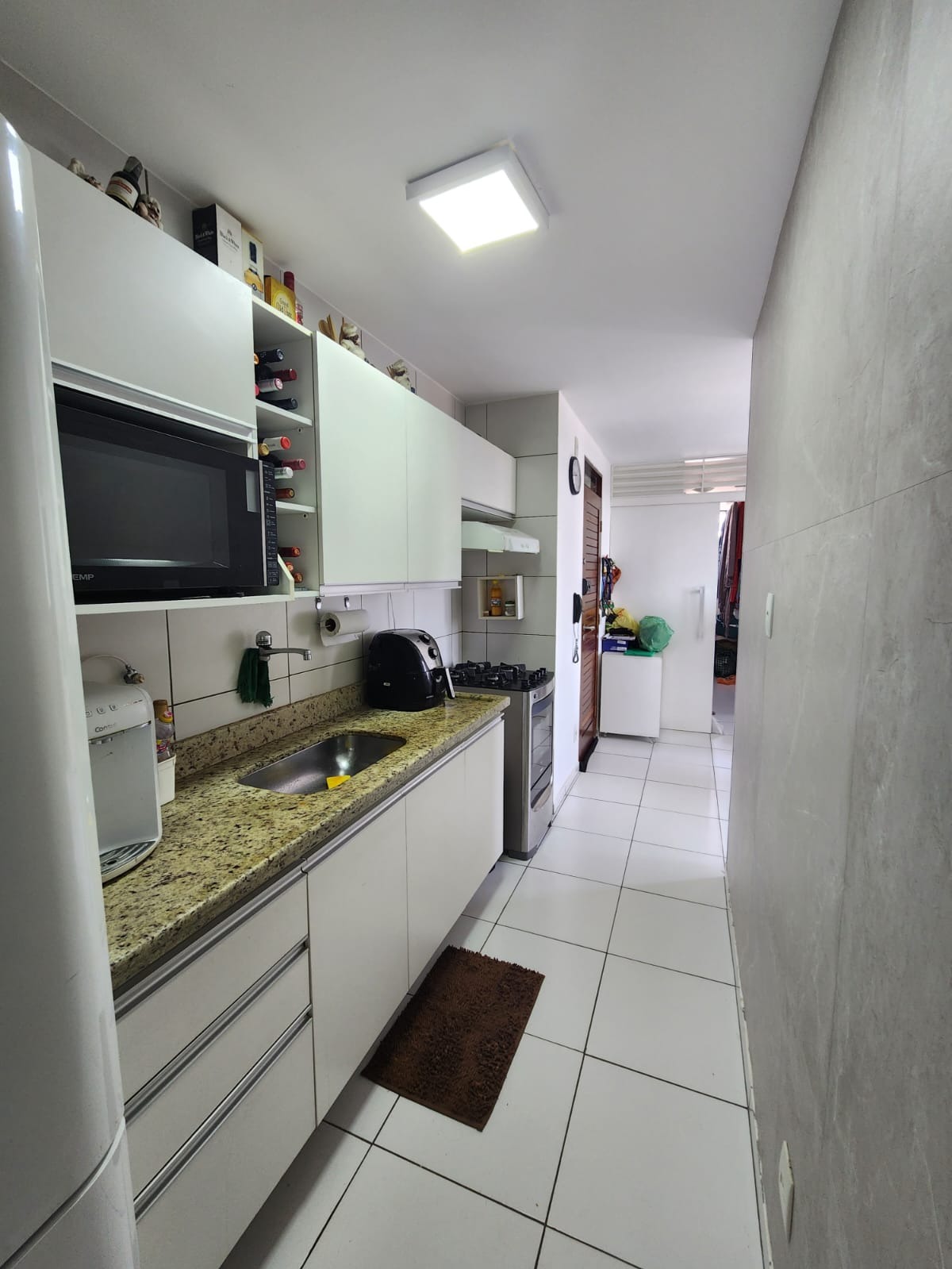 Excelente Apartamento de 03 quartos, sendo 01 suíte, 02 vagas de garagem, próximo do mar