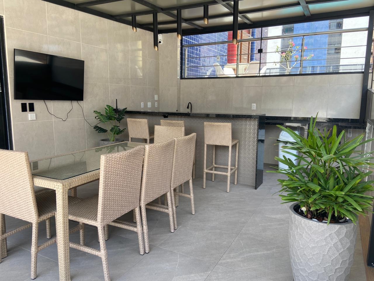 Excelente Apartamento de 03 quartos, sendo 01 suíte, 02 vagas de garagem, próximo do mar