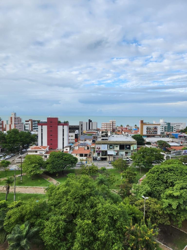 Excelente Apartamento de 03 quartos, sendo 01 suíte, 02 vagas de garagem, pertinho do Mar