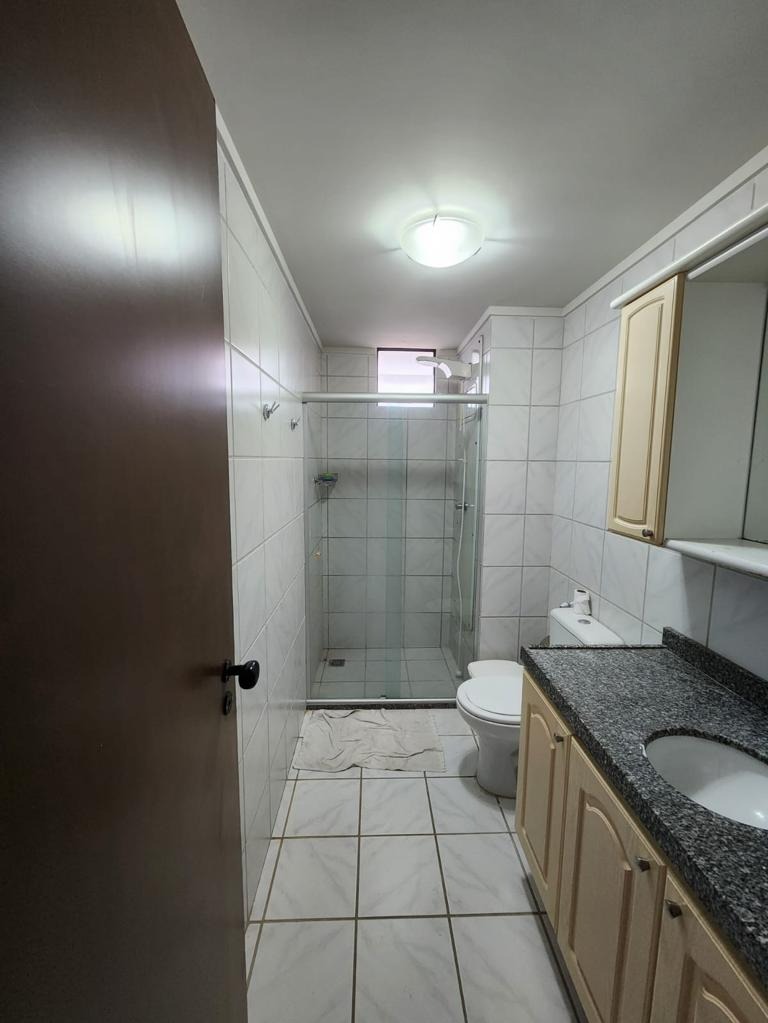 Excelente Apartamento de 03 quartos, sendo 01 suíte, 02 vagas de garagem, pertinho do Mar