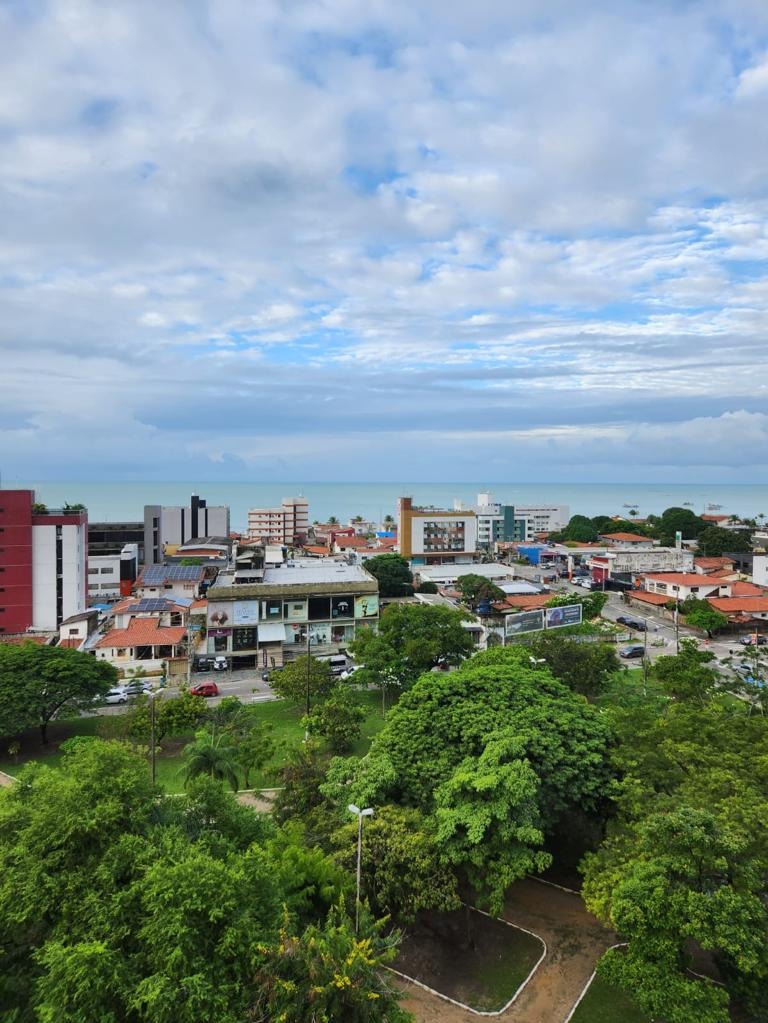 Excelente Apartamento de 03 quartos, sendo 01 suíte, 02 vagas de garagem, pertinho do Mar