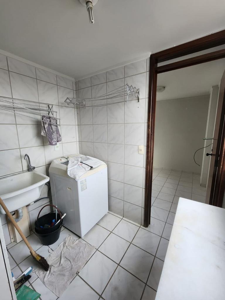 Excelente Apartamento de 03 quartos, sendo 01 suíte, 02 vagas de garagem, pertinho do Mar