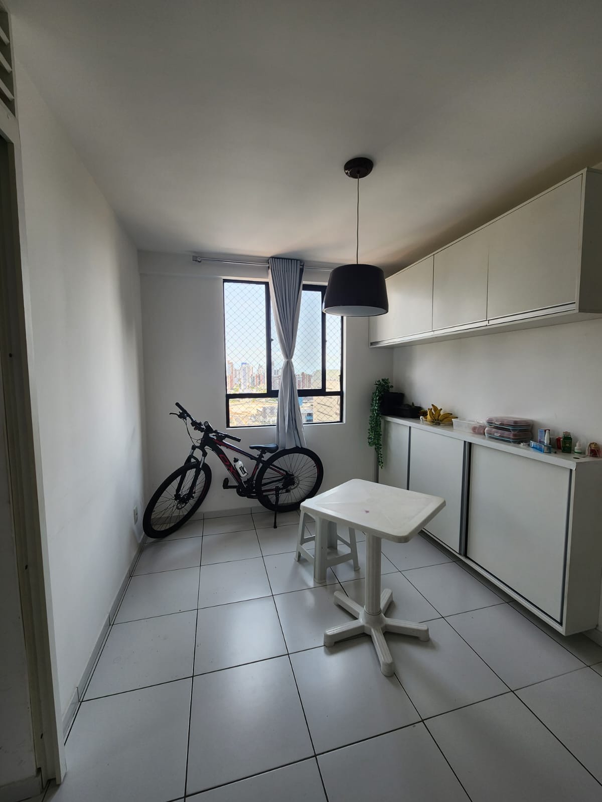 Excelente Apartamento de 03 quartos, sendo 01 suíte, 02 vagas de garagem, próximo do mar