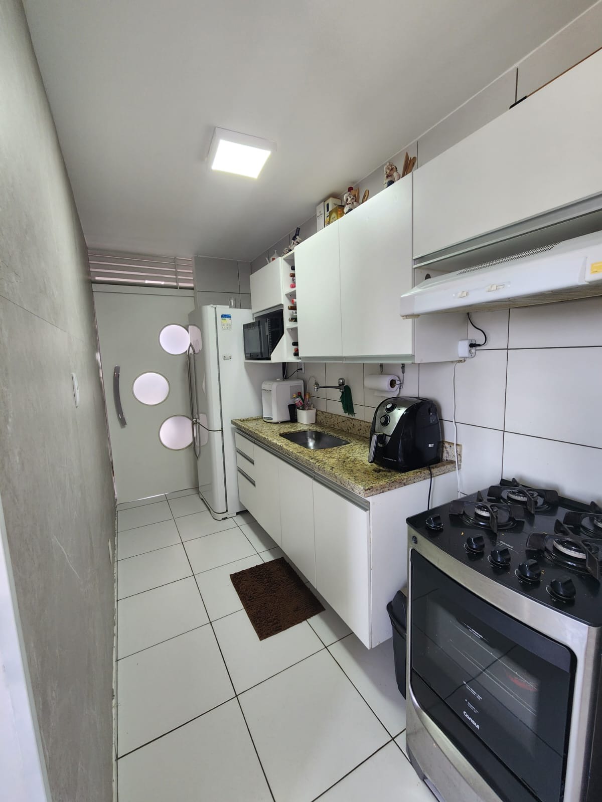Excelente Apartamento de 03 quartos, sendo 01 suíte, 02 vagas de garagem, próximo do mar
