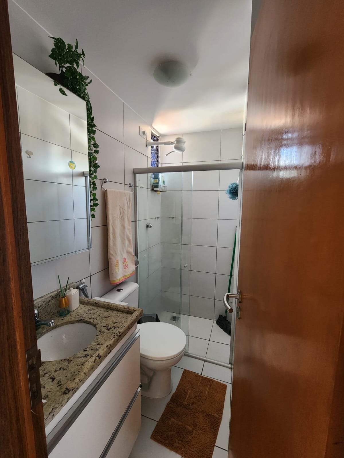 Excelente Apartamento de 03 quartos, sendo 01 suíte, 02 vagas de garagem, próximo do mar