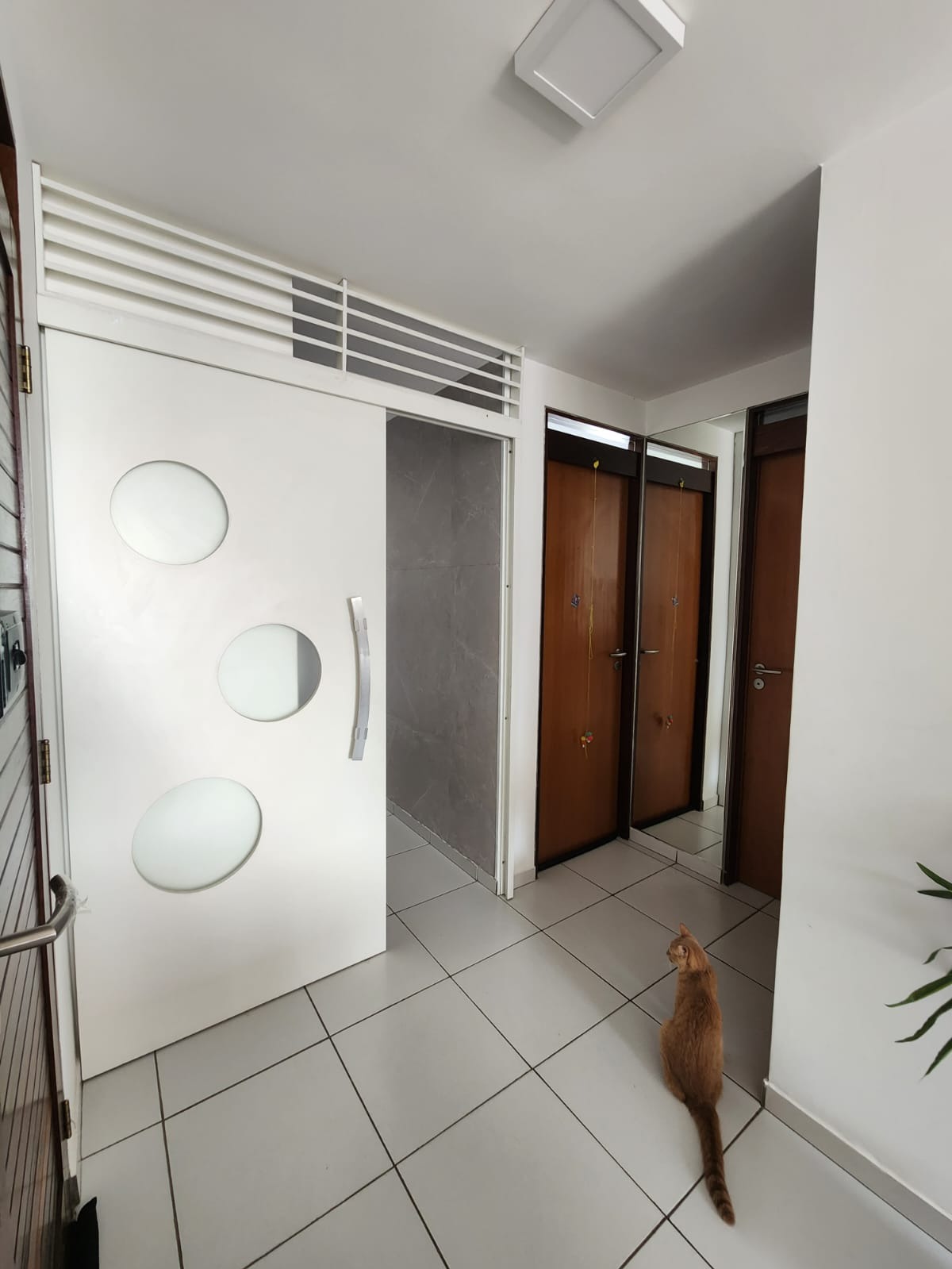 Excelente Apartamento de 03 quartos, sendo 01 suíte, 02 vagas de garagem, próximo do mar