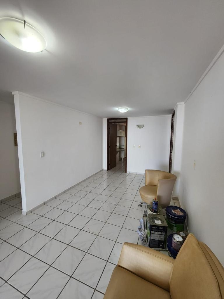 Excelente Apartamento de 03 quartos, sendo 01 suíte, 02 vagas de garagem, pertinho do Mar