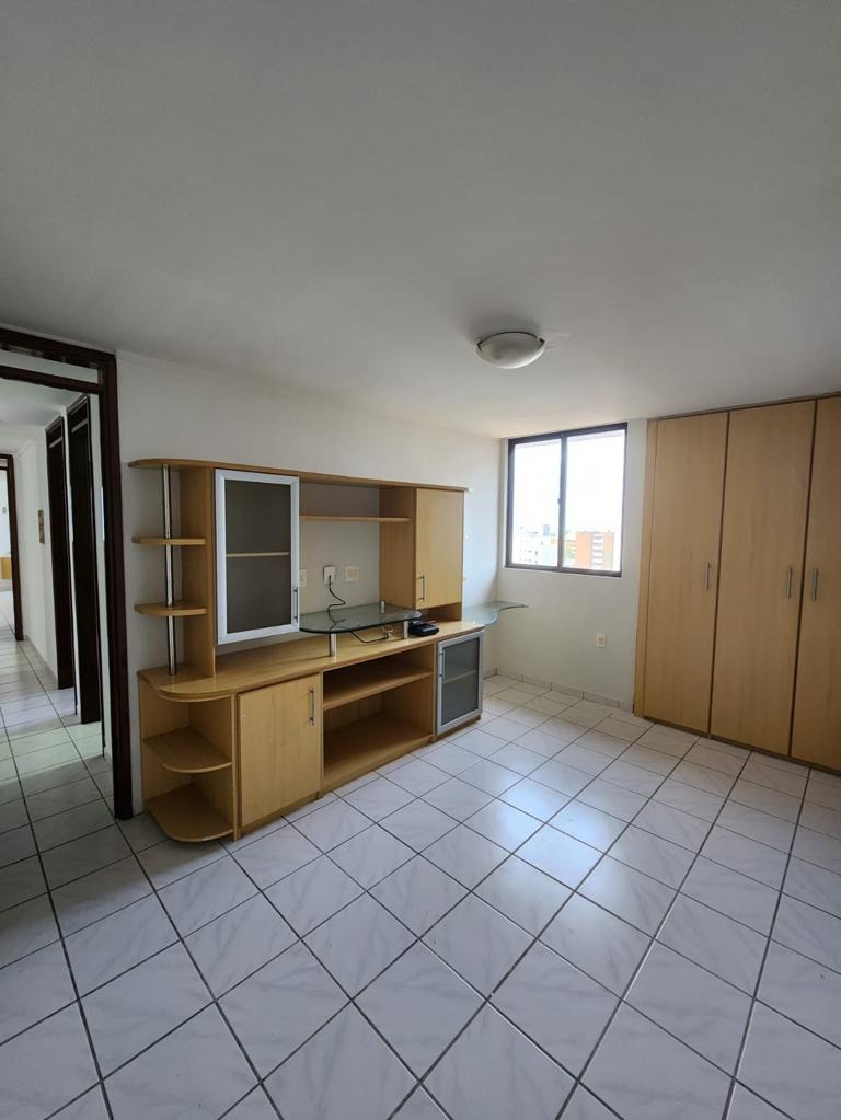 Excelente Apartamento de 03 quartos, sendo 01 suíte, 02 vagas de garagem, pertinho do Mar