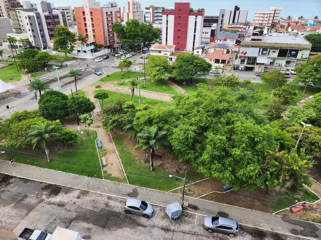 Excelente Apartamento de 03 quartos, sendo 01 suíte, 02 vagas de garagem, pertinho do Mar