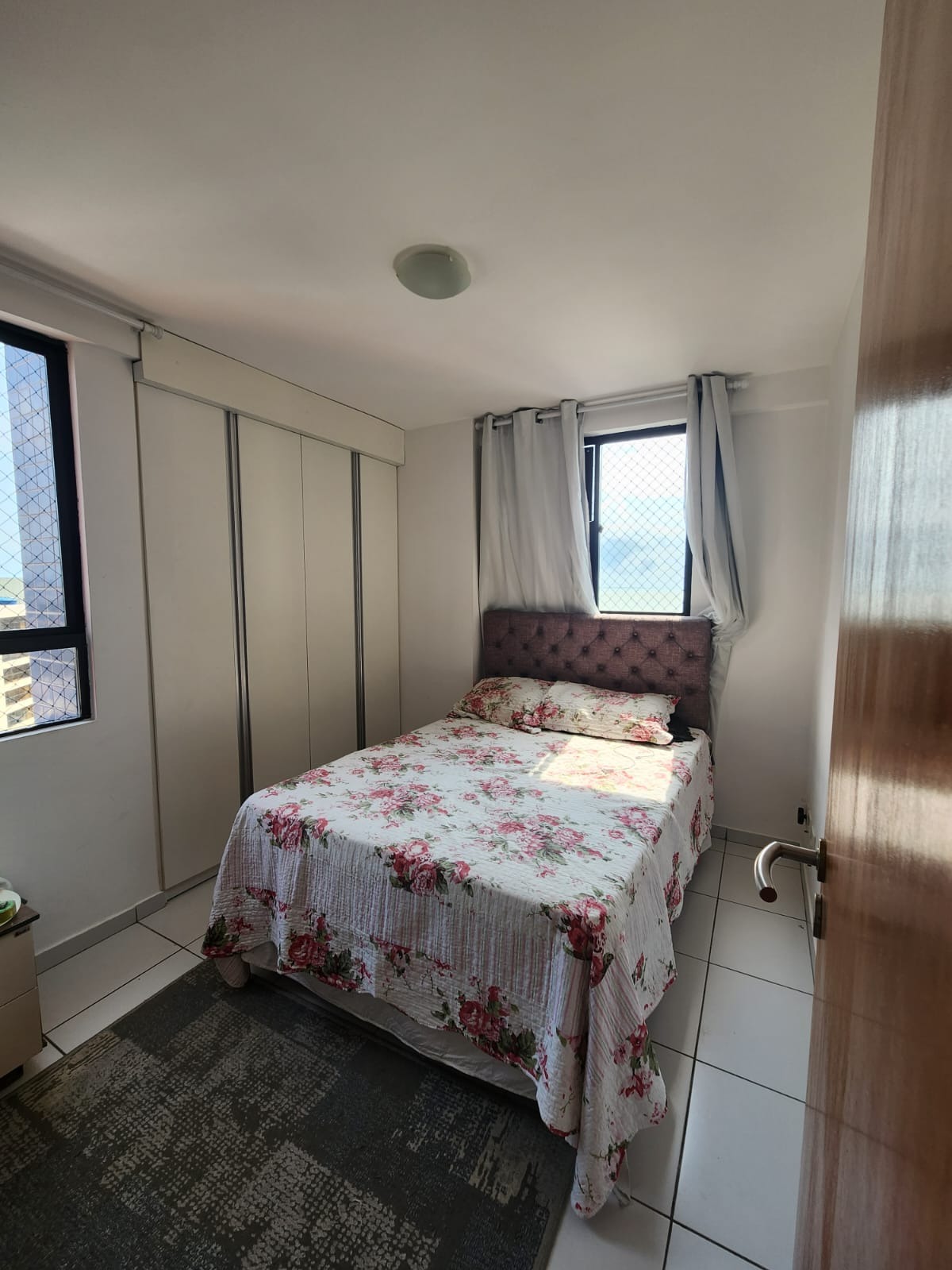 Excelente Apartamento de 03 quartos, sendo 01 suíte, 02 vagas de garagem, próximo do mar