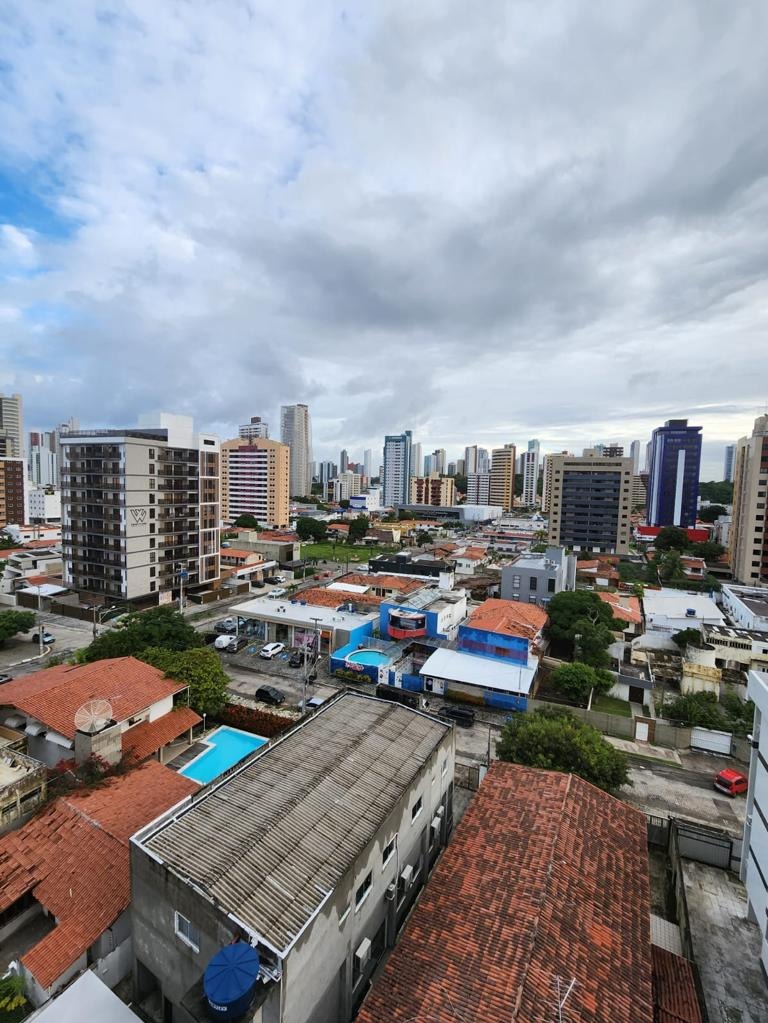 Excelente Apartamento de 03 quartos, sendo 01 suíte, 02 vagas de garagem, pertinho do Mar