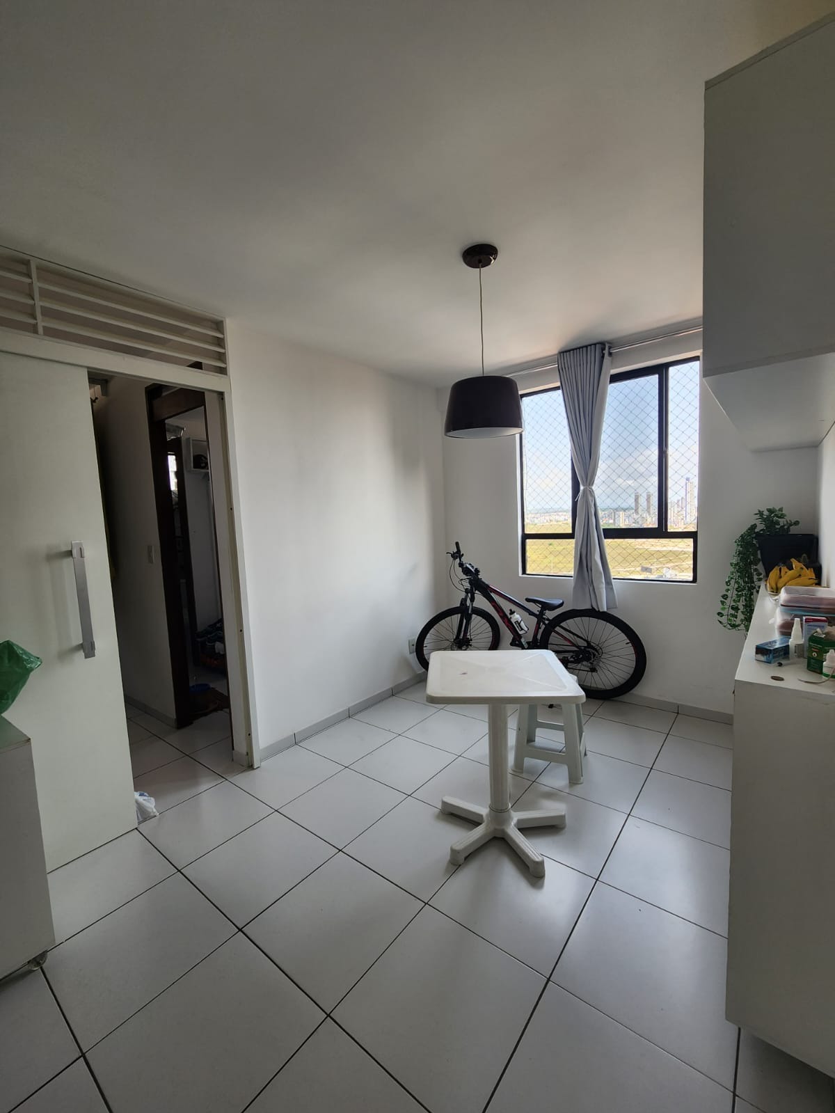 Excelente Apartamento de 03 quartos, sendo 01 suíte, 02 vagas de garagem, próximo do mar