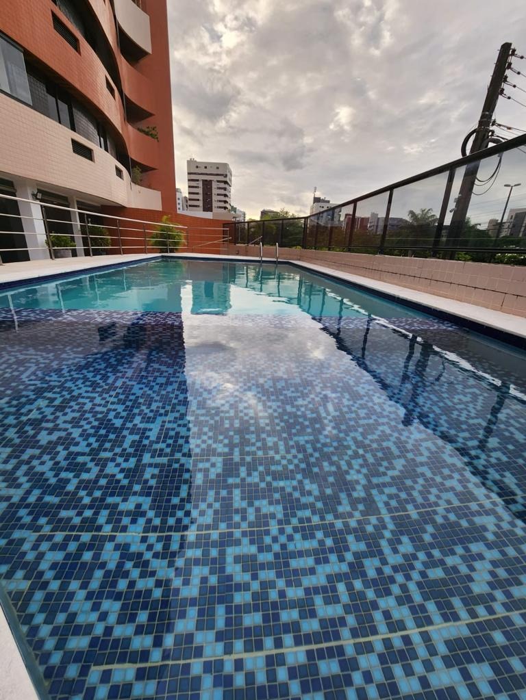 Excelente Apartamento de 03 quartos, sendo 01 suíte, 02 vagas de garagem, pertinho do Mar