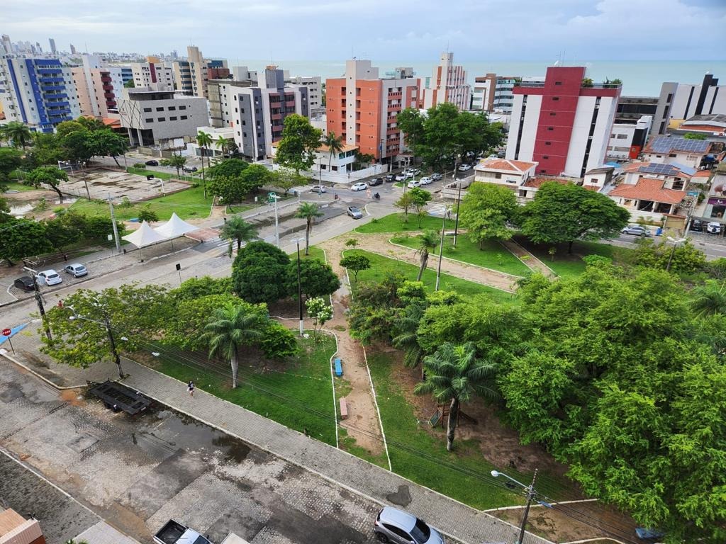 Excelente Apartamento de 03 quartos, sendo 01 suíte, 02 vagas de garagem, pertinho do Mar