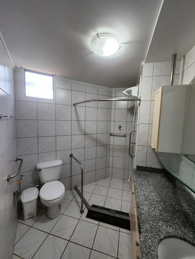 Excelente Apartamento de 03 quartos, sendo 01 suíte, 02 vagas de garagem, pertinho do Mar