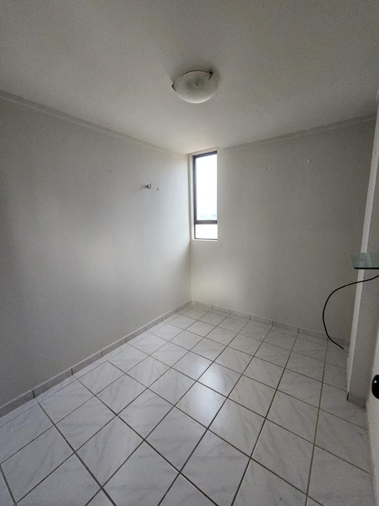 Excelente Apartamento de 03 quartos, sendo 01 suíte, 02 vagas de garagem, pertinho do Mar