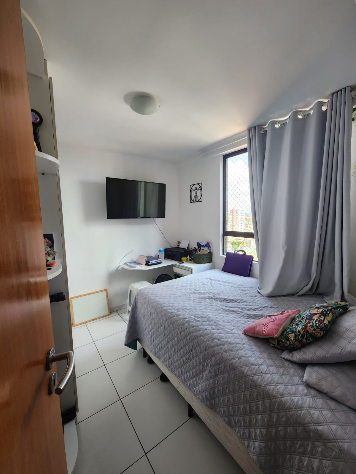Excelente Apartamento de 03 quartos, sendo 01 suíte, 02 vagas de garagem, próximo do mar