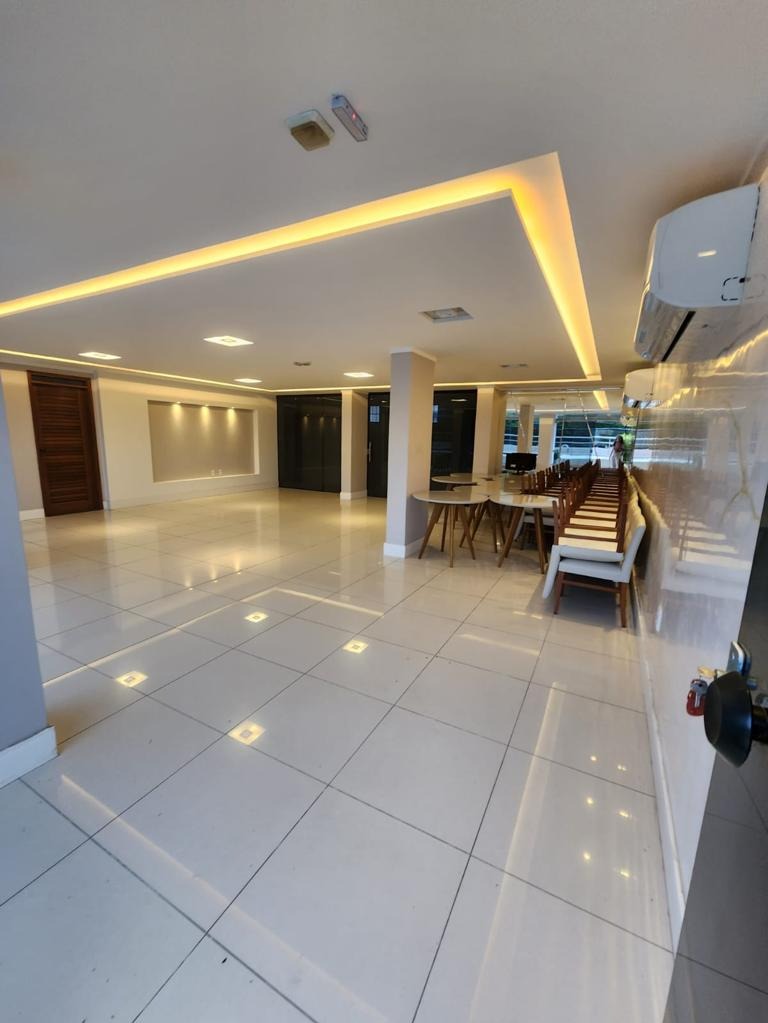 Excelente Apartamento de 03 quartos, sendo 01 suíte, 02 vagas de garagem, pertinho do Mar