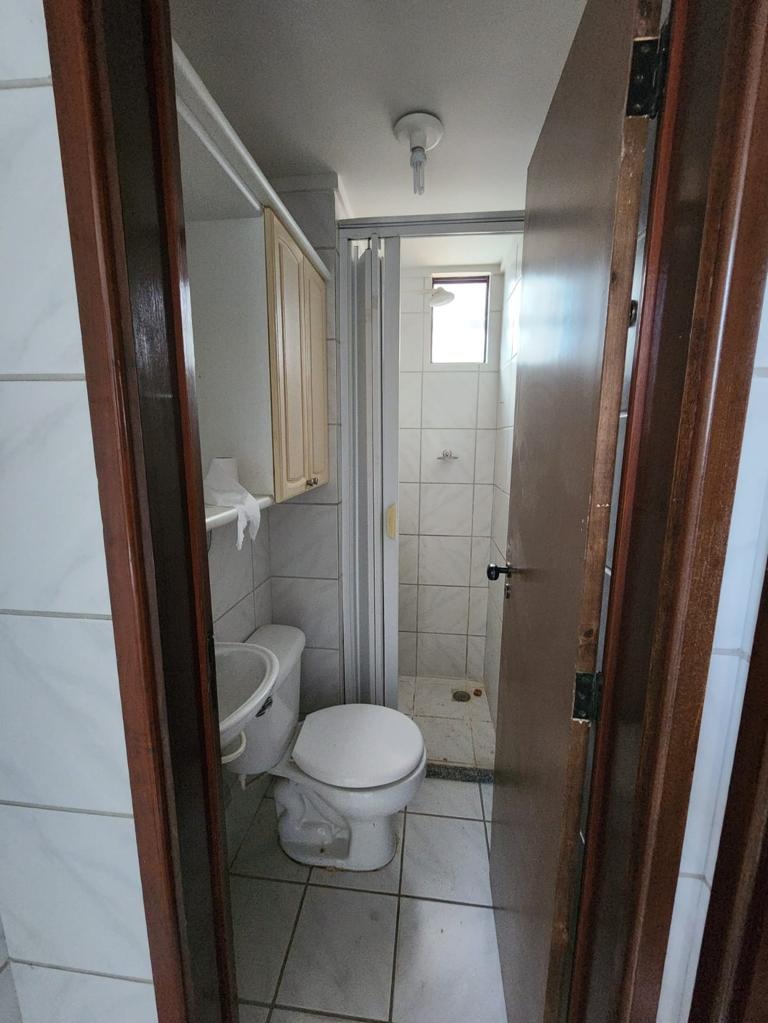 Excelente Apartamento de 03 quartos, sendo 01 suíte, 02 vagas de garagem, pertinho do Mar