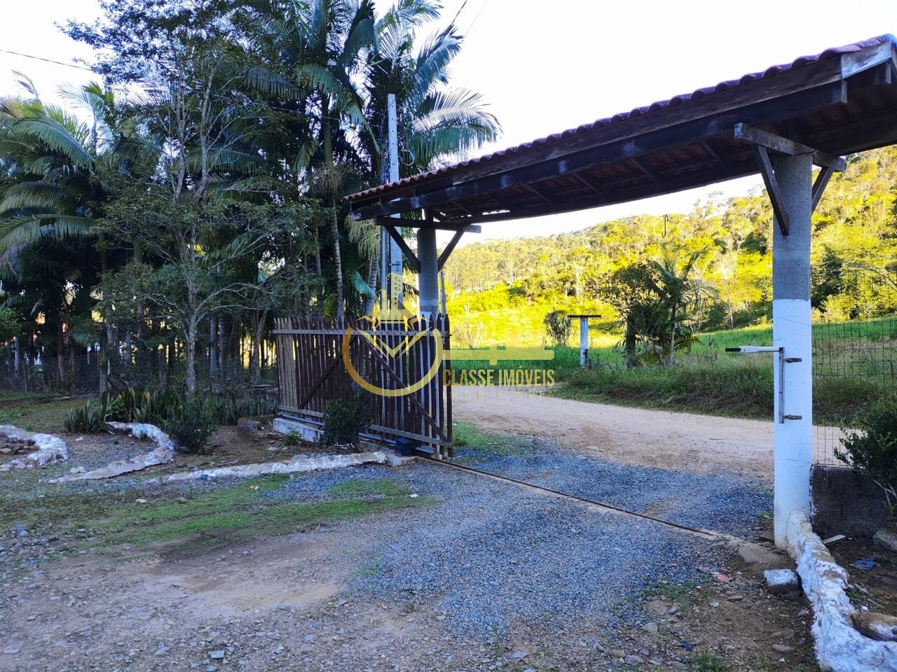 Chácara à venda em Luiz Alves-SC, bairro Garuva: 2 quartos, 1 sala, 1 banheiro, 300,00 m² de área.