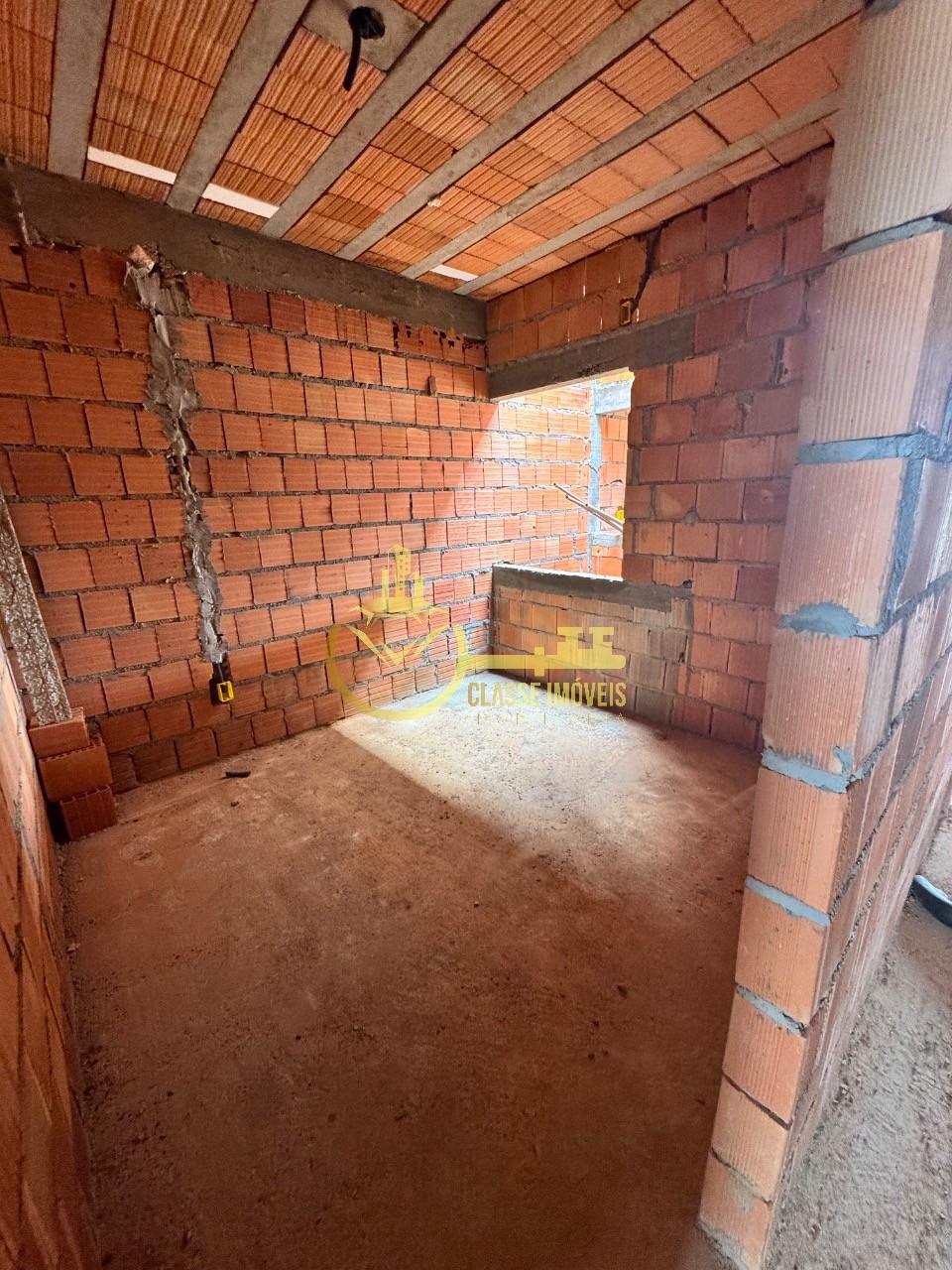 Geminado à venda em Penha-SC, Bairro Nossa Senhora de Fátima: 2 quartos, 1 suíte, 1 sala, 1 vaga, 60m². Imperdível!