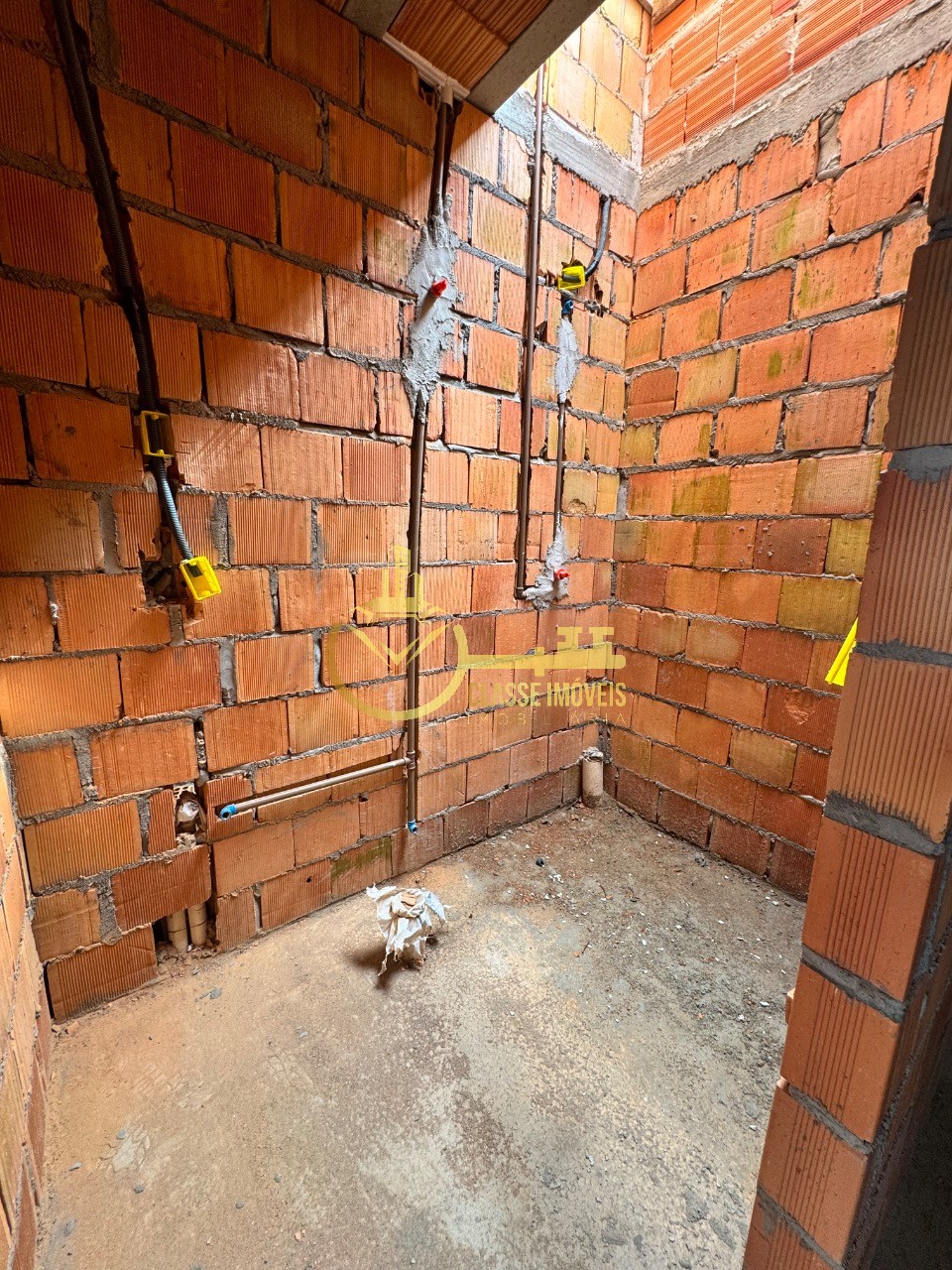 Geminado à venda em Penha-SC, Bairro Nossa Senhora de Fátima: 2 quartos, 1 suíte, 1 sala, 1 vaga, 60m². Imperdível!
