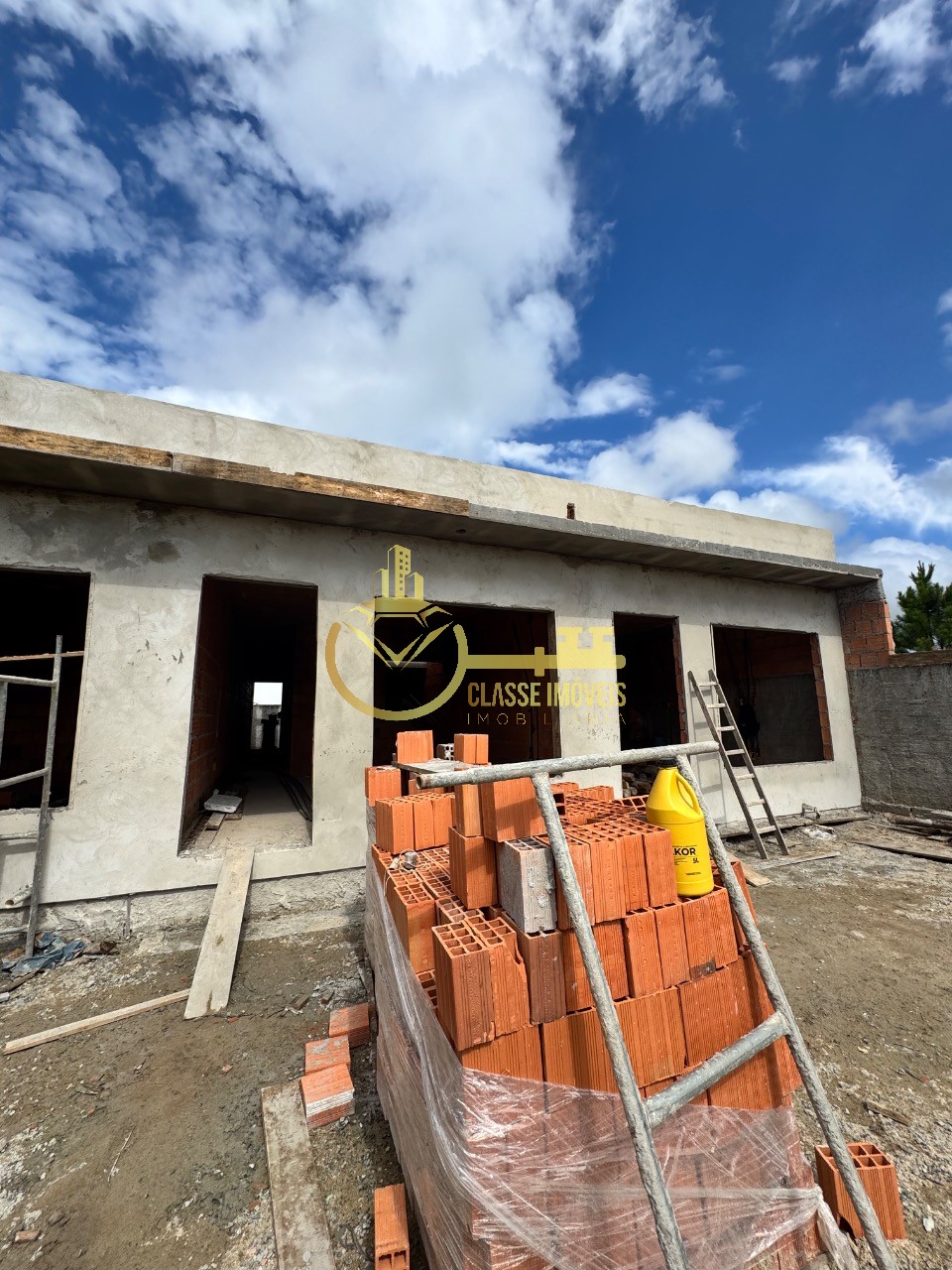 Geminado à venda em Penha-SC, Bairro Nossa Senhora de Fátima: 2 quartos, 1 suíte, 1 sala, 1 vaga, 60m². Imperdível!