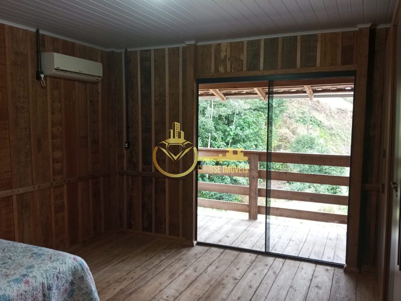Fazenda à venda em Ilhota-SC, Bairro Baú, com 2 quartos, 2 salas, 1 banheiro e 180.000m² de área. Venha conferir!