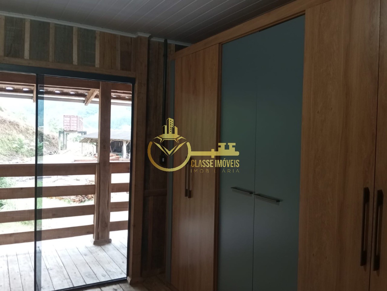 Fazenda à venda em Ilhota-SC, Bairro Baú, com 2 quartos, 2 salas, 1 banheiro e 180.000m² de área. Venha conferir!