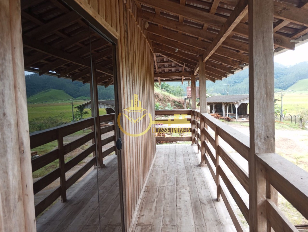 Fazenda à venda em Ilhota-SC, Bairro Baú, com 2 quartos, 2 salas, 1 banheiro e 180.000m² de área. Venha conferir!