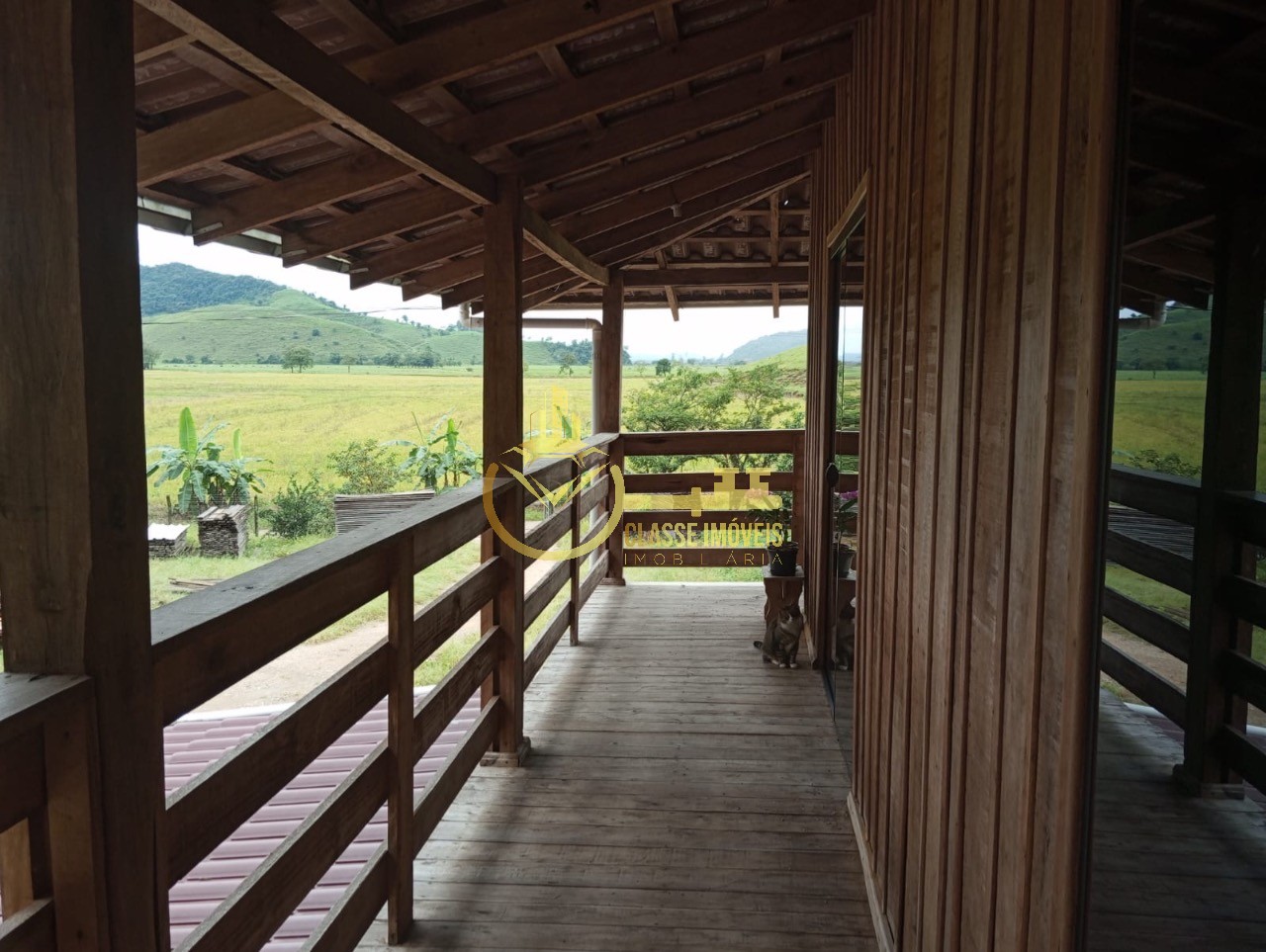 Fazenda à venda em Ilhota-SC, Bairro Baú, com 2 quartos, 2 salas, 1 banheiro e 180.000m² de área. Venha conferir!