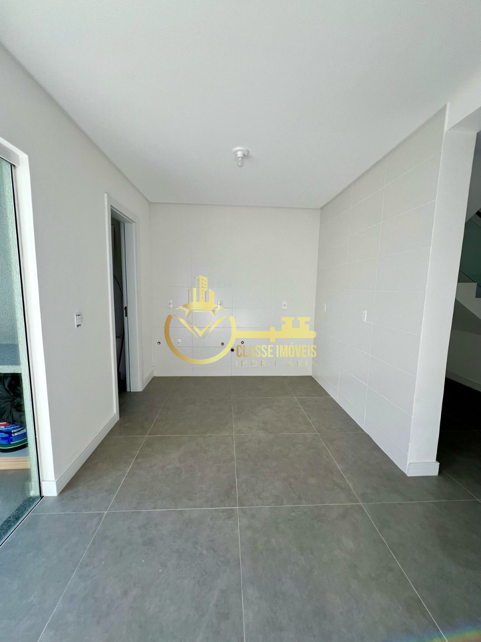 Sobrado à venda em itajaí-sc, bairro espinheiros, 2 quartos,