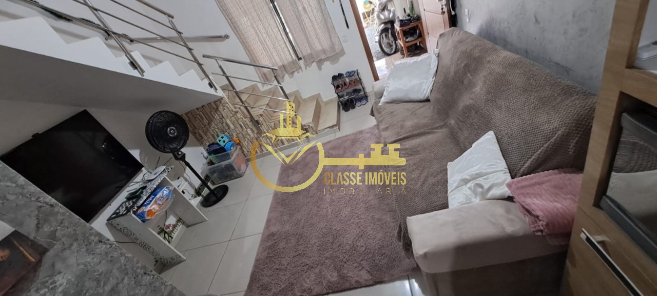 Geminado à venda em Itajaí-SC, bairro Espinheiros - 2 quartos, 1 banheiro, 1 vaga, 100m² de área. Imperdível!