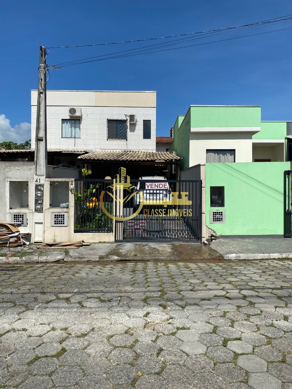 Geminado à venda em Itajaí-SC, bairro Espinheiros - 2 quartos, 1 banheiro, 1 vaga, 100m² de área. Imperdível!