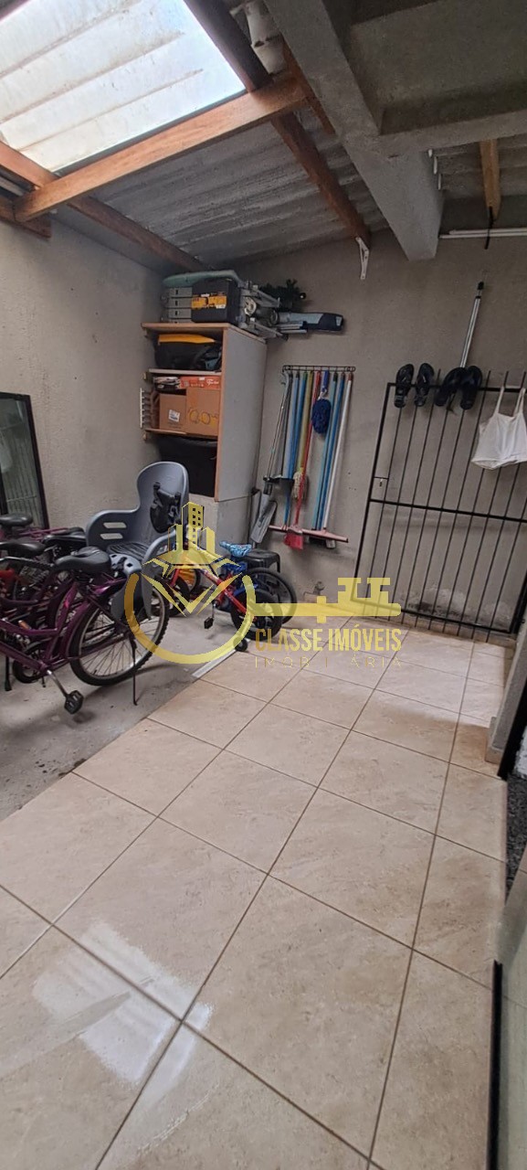 Geminado à venda em Itajaí-SC, bairro Espinheiros - 2 quartos, 1 banheiro, 1 vaga, 100m² de área. Imperdível!