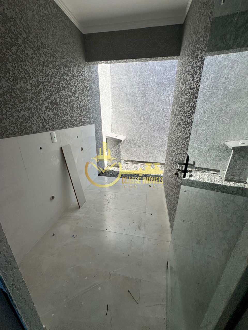 Geminado à venda em Barra Velha-SC, no bairro Quinta dos Açorianos: 1 quarto, 1 suíte, 1 sala, 1 banheiro, 1 vaga de garagem, 63m²!