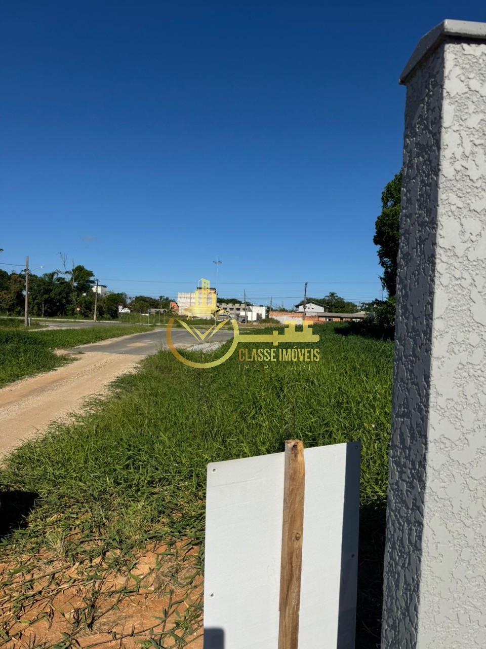Geminado à venda em Barra Velha-SC, no bairro Quinta dos Açorianos: 1 quarto, 1 suíte, 1 sala, 1 banheiro, 1 vaga de garagem, 63m²!