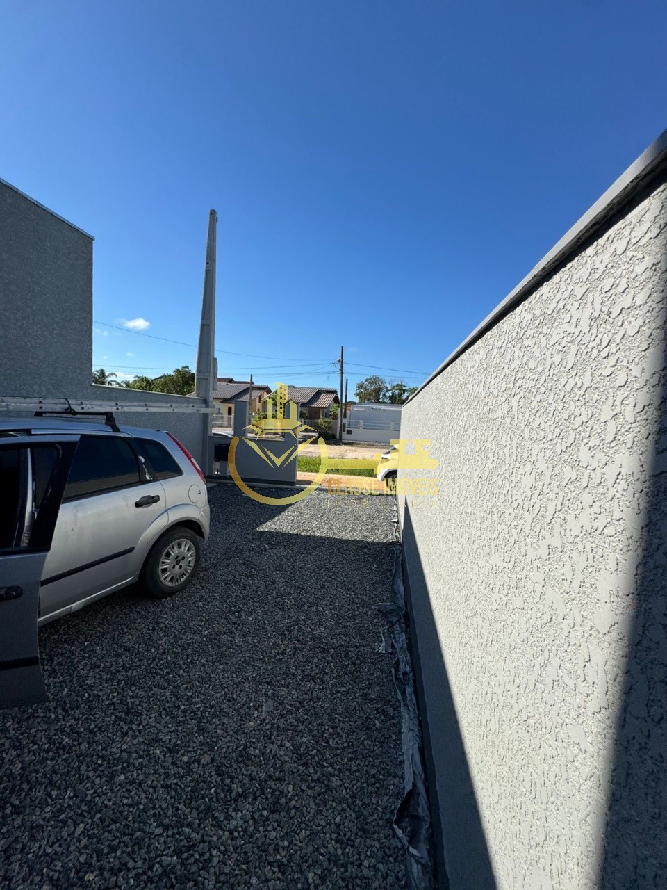 Geminado à venda em Barra Velha-SC, no bairro Quinta dos Açorianos: 1 quarto, 1 suíte, 1 sala, 1 banheiro, 1 vaga de garagem, 63m²!